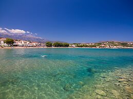 Cozy Holiday Home With Pool and Whirlpool in Maheri