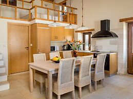 Cozy Holiday Home With Pool and Whirlpool in Maheri