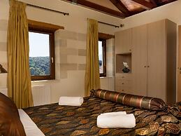 Cozy Holiday Home With Pool and Whirlpool in Maheri