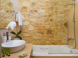 Cozy Holiday Home With Pool and Whirlpool in Maheri