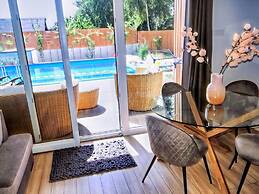 House With a Private Swimming Pool and Sauna