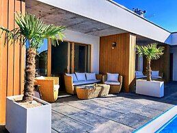 House With a Private Swimming Pool and Sauna