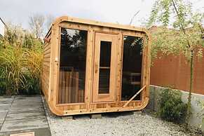 House With a Private Swimming Pool and Sauna