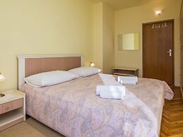 Apartments in House Liveric, in Vir at the Beach