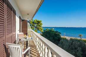 Apartments in House Liveric, in Vir at the Beach