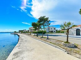 Apartments in House Liveric, in Vir at the Beach