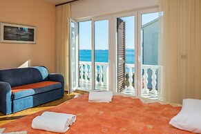 Apartments in House Liveric, in Vir at the Beach