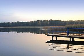 Fenced Cottage in the Middle of Nature, Right by the Lake, Rentyny