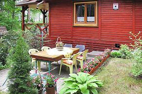 Fenced Cottage in the Middle of Nature, Right by the Lake, Rentyny