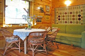 Fenced Cottage in the Middle of Nature, Right by the Lake, Rentyny