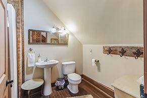 Greer Room 1 Bedroom by Main Street Bed & Breakfast