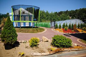 Holiday Resort With the Pool, Wiselka