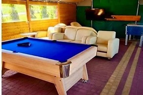 Holiday Resort With the Pool, Wiselka