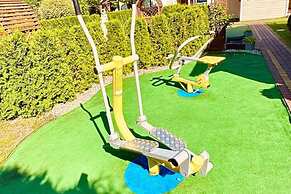 Holiday Resort With the Pool, Wiselka