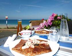 Attractive Cottage in Plozevet