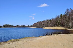 Holiday Flat, Kamien