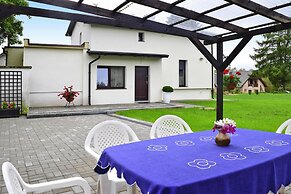 Holiday Flat, Kamien