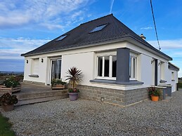 Holiday Home 10 Pers., Panoramic sea View, Cleder