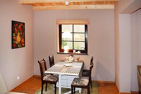 Holiday Home, Golubie