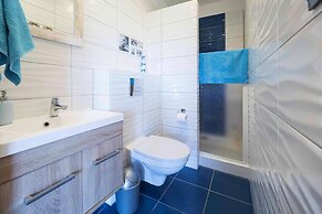 Comfortable Holiday Homes With Jacuzzi, Niechorze