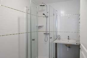 Modern Holiday Home 500 m From the sea in Morgat