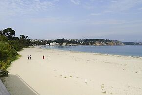 Modern Holiday Home 500 m From the sea in Morgat