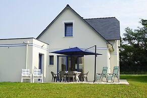 Modern Holiday Home 500 m From the sea in Morgat