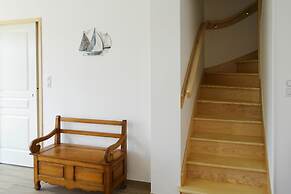 Modern Holiday Home 500 m From the sea in Morgat