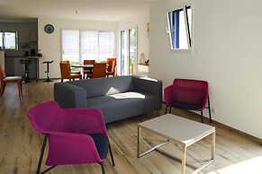 Modern Holiday Home 500 m From the sea in Morgat