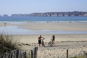 Modern Holiday Home 500 m From the sea in Morgat