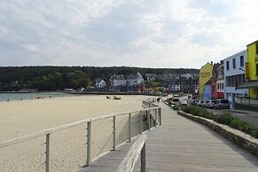 Modern Holiday Home 500 m From the sea in Morgat