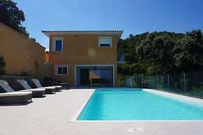 Attractive Holiday Villa With Private Pool, Solenzara