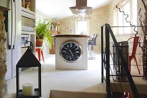 Charming Stone Cottage, Savoillans