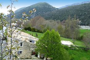 Charming Stone Cottage, Savoillans