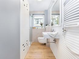 Spacious Apartment, Swimming Pool, Pobierowo