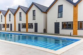 Holiday Complex With Pool, Rewal