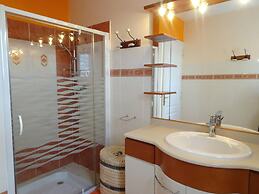 Beautiful Norman House With Outbuilding Located in the bay of Mont St 