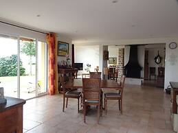 Beautiful Norman House With Outbuilding Located in the bay of Mont St 