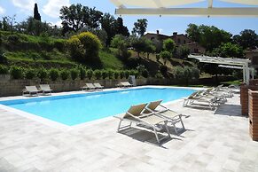 Apartment in Volterra With Garden