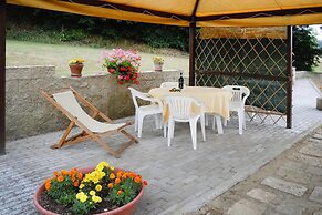 Apartment in Volterra With Garden