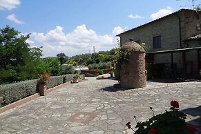 Apartment in Volterra With Garden