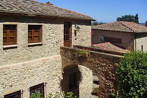 Apartment in Volterra With Garden
