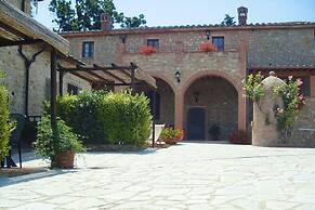 Apartment in Volterra With Garden