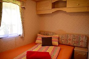 Beautiful Bungalow Directly at the Lake in Nadole