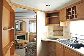 Beautiful Bungalow Directly at the Lake in Nadole