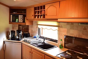 Beautiful Bungalow Directly at the Lake in Nadole