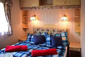 Beautiful Bungalow Directly at the Lake in Nadole