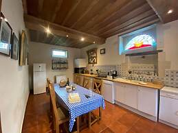 Norman Manor House 8-10 Pers