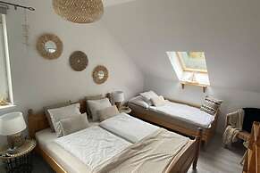 Comfortable Holiday Home for 8 People, Kolczewo