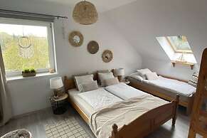 Comfortable Holiday Home for 8 People, Kolczewo